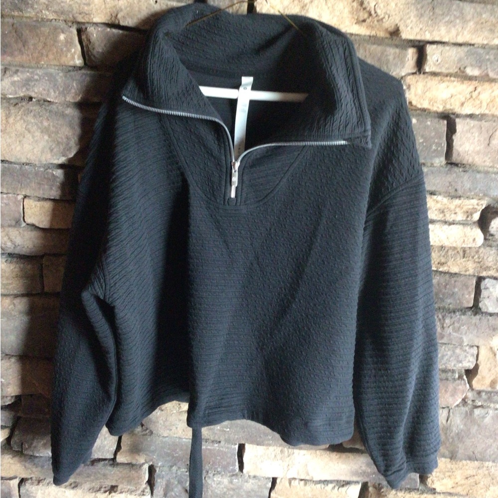 Lululemon women’s 1/2 zip black pullover